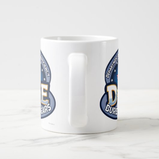 DOGE-Bürokrat treibt Jumbo-Tasse (Rückseite)