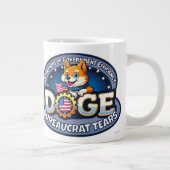 DOGE-Bürokrat treibt Jumbo-Tasse (Rechts)
