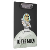 Dogecoin zum lustigen schwarzen Astronautenhund Klemmbrett (Rechts)