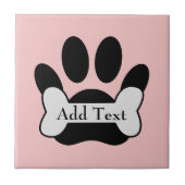 Dogenpflaster drucken und auf der rosa Keramik des Fliese (Vorderseite)