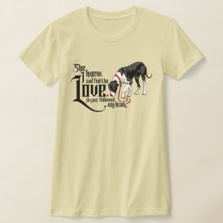 Dogge und ihr Beweis, Liebe ist da  T-Shirt