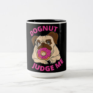 Dognut Judge Me Mops Hund isst Donut Zweifarbige Tasse
