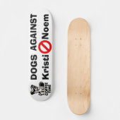 Dogs Against Kristi Noem Skateboard (Vorderseite)