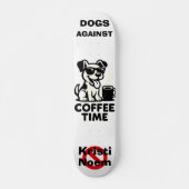 Dogs Against Kristi Noem Skateboard (Vorne)