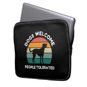 Dogs Welcome, People Tolerated - Funny Dog Lover Laptopschutzhülle (Vorderseite Links)