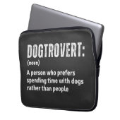 Dogtrovert Definition Funny stellt Hundeltern vor Laptopschutzhülle (Vorderseite Links)
