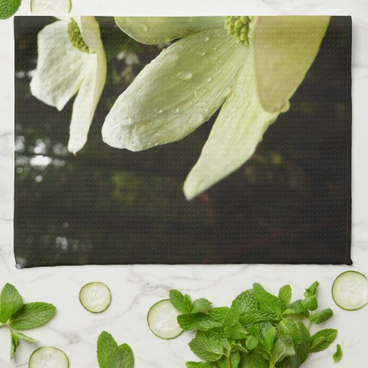 Dogwood and Redwoods in Yosemite National Park Küchentuch (Gefaltet)