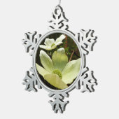 Dogwood and Redwoods in Yosemite National Park Schneeflocken Zinn-Ornament (Rechts)