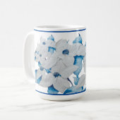 Dogwood-Blume auf einer klassischen Tasse (Vorderseite Links)