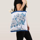 Dogwood-Blume auf einer Tasche (Von Nahem)