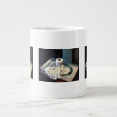 Doily und Crochet Thread Jumbo-Tasse (Vorderseite)