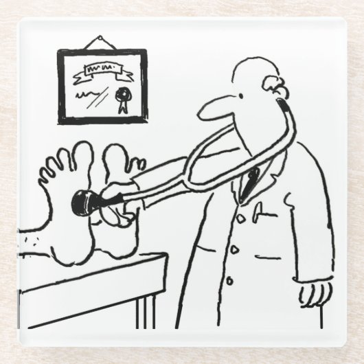 Doktor benutzt sein Stethoskop auf Füßen. Funny Glasuntersetzer (Vorderseite)