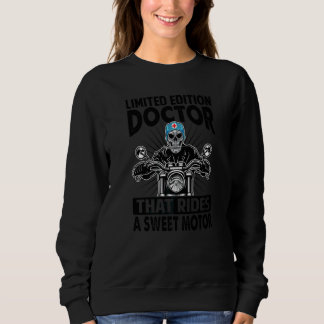 Doktor, der ein süßes Motorrad fährt Sweatshirt