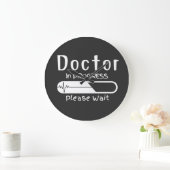 Doktor im Gange Bitte warten Große Wanduhr (Zuhause)