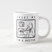 Doktor mit Stethoskop Prüffutter Jumbo-Tasse (Rechts)