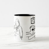 Doktor mit Stethoskop Prüffutter Zweifarbige Tasse (Mittel)