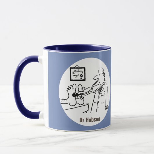 Doktor mit Stethoskop Tests Feet. Arzt Tasse (Links)