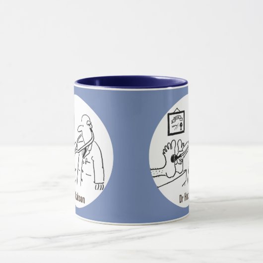 Doktor mit Stethoskop Tests Feet. Arzt Tasse (Zentrum)