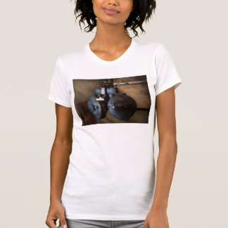 Doktor - Optometrie - Ein alter Phoropter T-Shirt