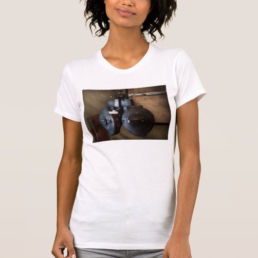 Doktor - Optometrie - Ein alter Phoropter T-Shirt (Vorderseite)