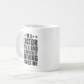 Doktor und ein Vater Funny Kaffeetasse (Vorderseite Links)