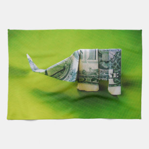 Dollar-Bill Origami Elephant auf grünem Hintergrun Handtuch