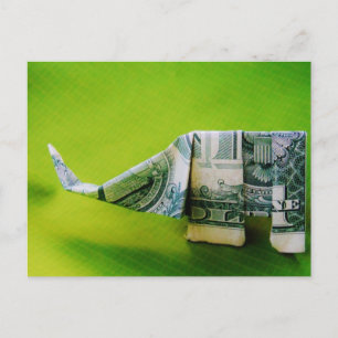 Dollar-Bill Origami Elephant auf grünem Hintergrun Postkarte