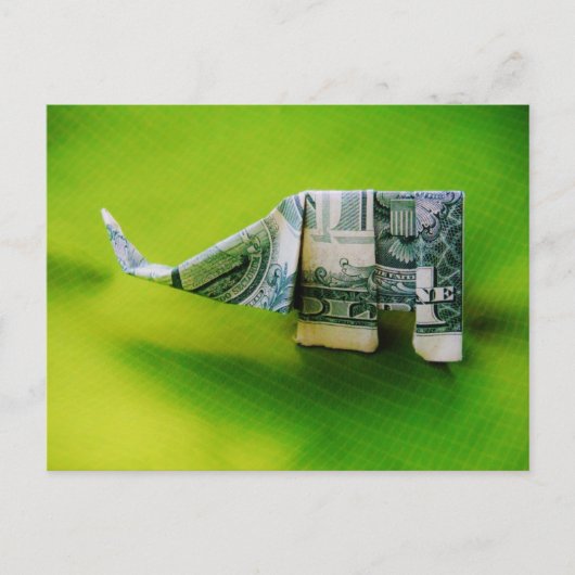 Dollar-Bill Origami Elephant auf grünem Hintergrun Postkarte (Vorderseite)