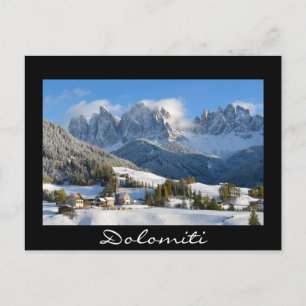 Dolomiten Dorf im Winter schwarzer Text Postkarte