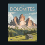 Dolomiten Vintag Postkarte<br><div class="desc">Eine atemberaubende und nostalgische Darstellung der Dolomiten, Italien, bekannt für ihre dramatischen Berggipfel und atemberaubende Naturschönheiten. Das Design fasziniert die wilde Alpenlandschaft mit hohen Kalkfelsen, üppigen grünen Wiesen und ruhigen Bergseen. Das Vintage Kunstwerk erinnert an den Charme und den Abenteuergeist der Dolomiten und lädt die Besucher ein, den Outdoor-Reiz und...</div>