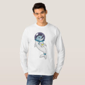 Dolphin als Astronaut in Kostüm T-Shirt (Vorne ganz)