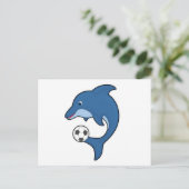 Dolphin als Fußballspieler mit Fußball Postkarte (Stehend Vorderseite)
