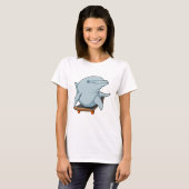 Dolphin als Skater mit Skateboard T-Shirt (Vorne ganz)