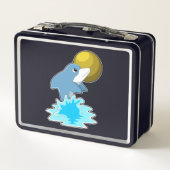 Dolphin beim Baden mit dem Mond Metall Brotdose (Rückseite)