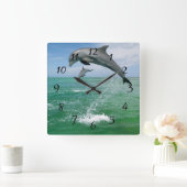 Dolphin im wilden Springen und Spielen Quadratische Wanduhr (Zuhause)