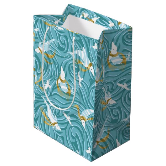 Dolphin Joy Tropical Nautical Christmas/Aqua, Gold Mittlere Geschenktüte (Rückseite Schrägansicht)