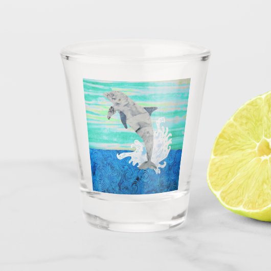 Dolphin Jumping Ocean Splashing Beach Lover Schnapsglas (Vorderseite)