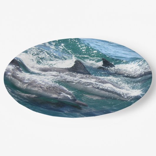 Dolphin Schwimmen im Blauen Meer Pappteller (Schrägansicht)