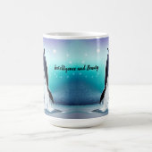 Dolphin springt in der Tasse des Ozeans (Mittel)