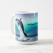 Dolphin springt in der Tasse des Ozeans (Vorderseite Links)