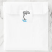 Dolphin über Wasser Quadratischer Aufkleber (Tasche)