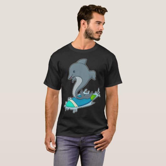 Dolpin als Surfer mit Surfboard T-Shirt (Vorne ganz)