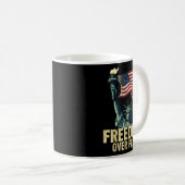 Dom Over Fear Statue Of Liberty Flag Graphic  Kaffeetasse (VorderseiteRechts)