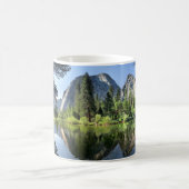 Domgesteine über dem Merced River - Yosemite Kaffeetasse (Mittel)
