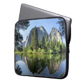 Domgesteine über dem Merced River - Yosemite Laptopschutzhülle (Vorderseite Links)