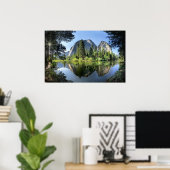 Domgesteine über dem Merced River - Yosemite Poster (Heimbüro)