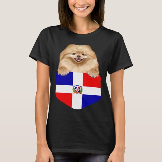 Dominican Republic Flag Pomeranian Dog In Pocket T-Shirt (Vorderseite)