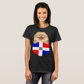 Dominican Republic Flag Pomeranian Dog In Pocket T-Shirt (Vorne ganz)