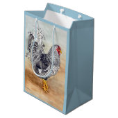 Dominique Chicken Rooster Wasserfarbenspiel Mittlere Geschenktüte (Rückseite Schrägansicht)