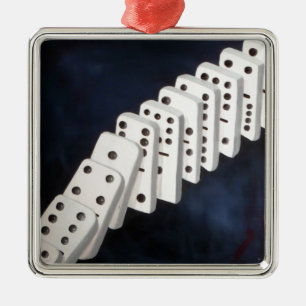 Domino-Theorie Ornament Aus Metall